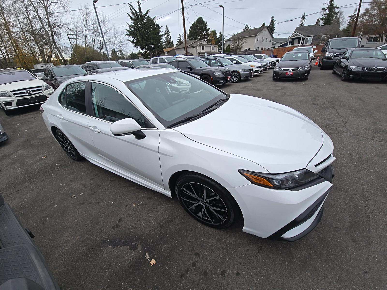 2024 Toyota Camry SE FWD