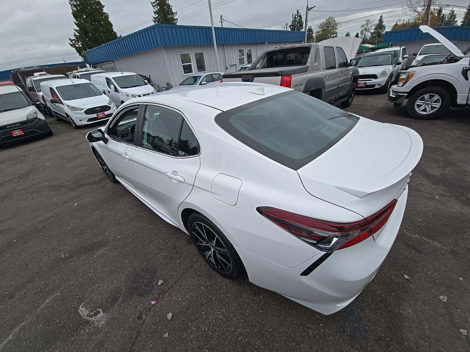 2024 Toyota Camry SE FWD