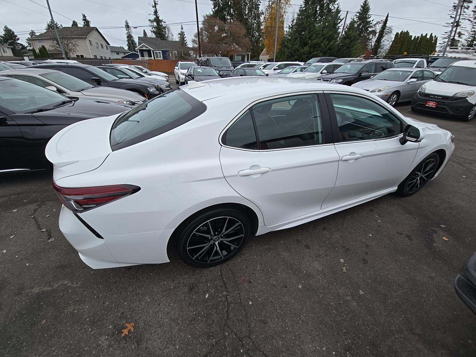 2024 Toyota Camry SE FWD