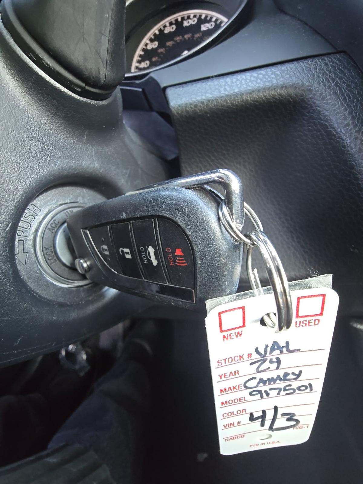 2024 Toyota Camry SE FWD