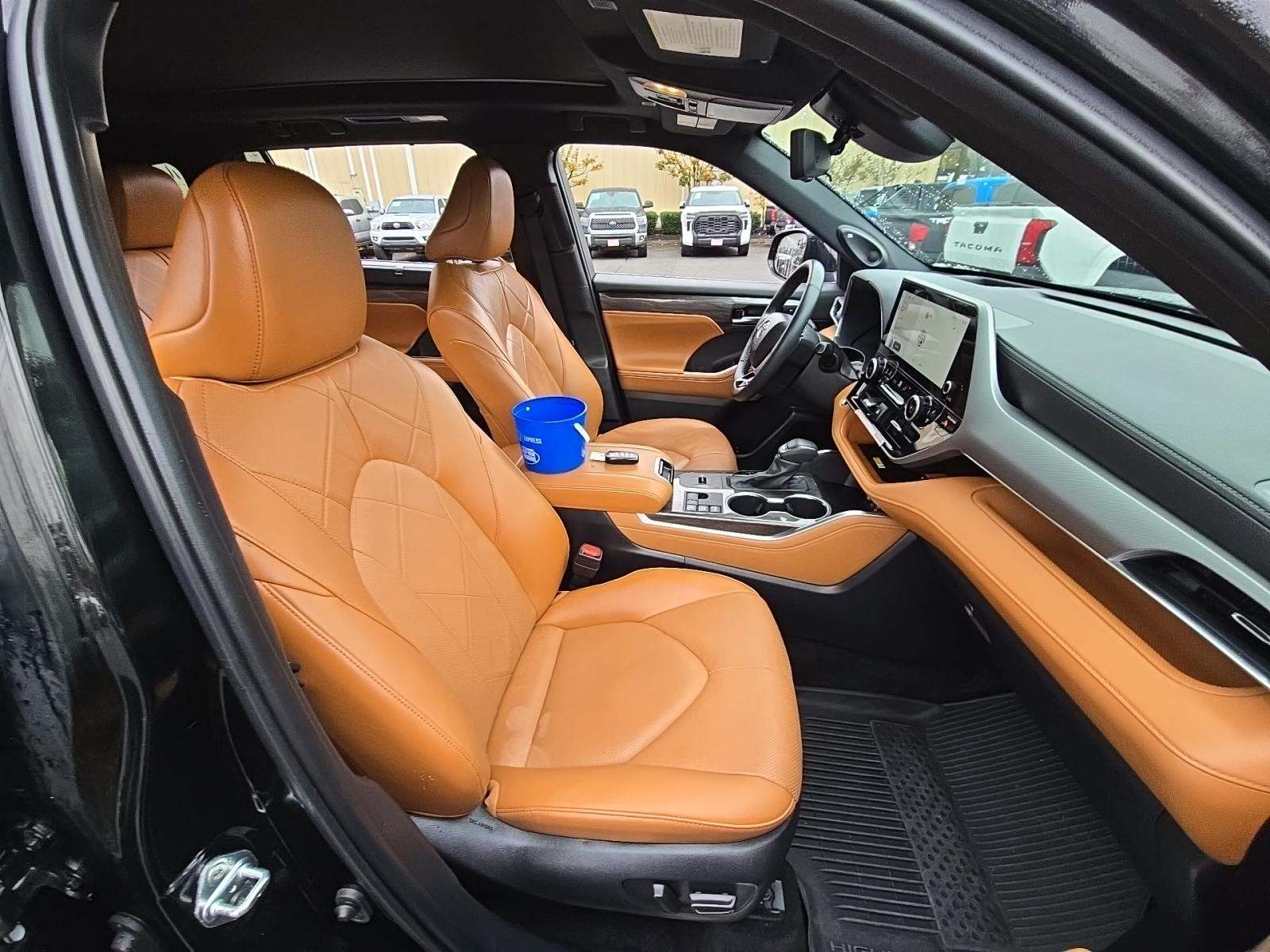 2025 Toyota Highlander Hybrid Platinum AWD