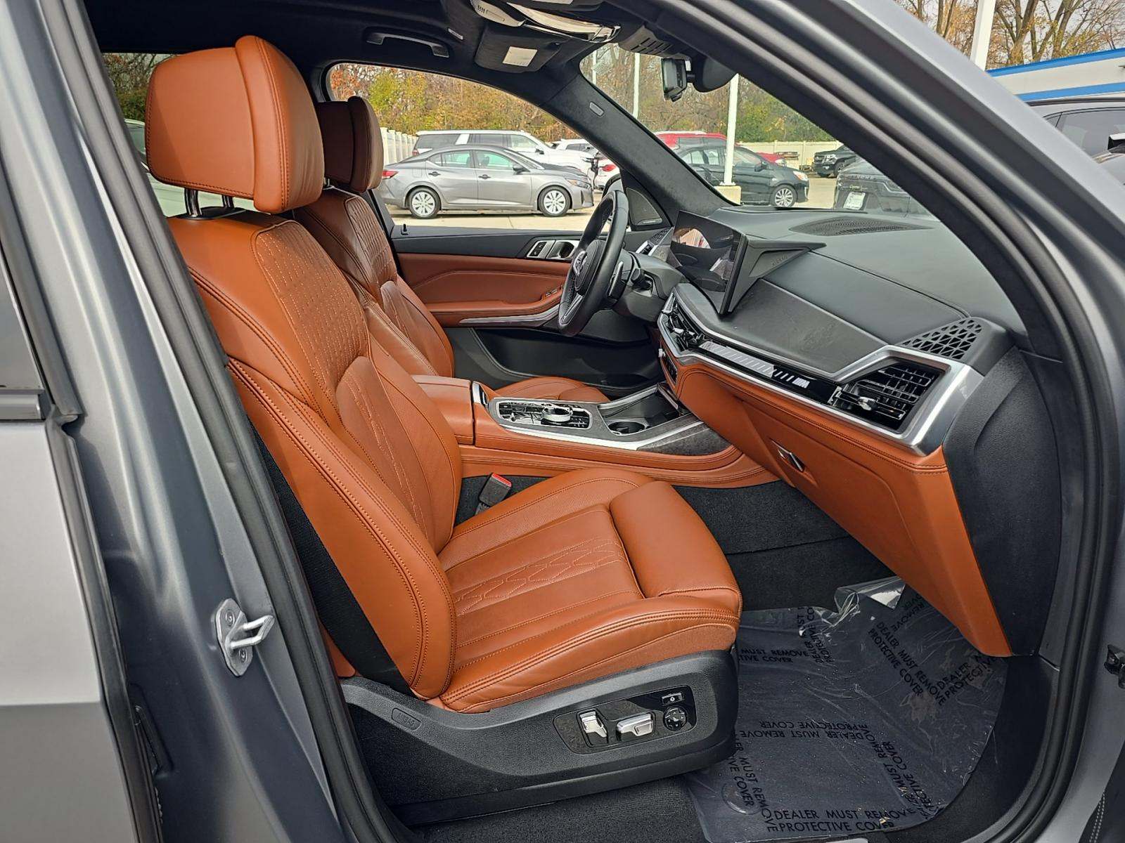 2023 BMW X7 M60i AWD