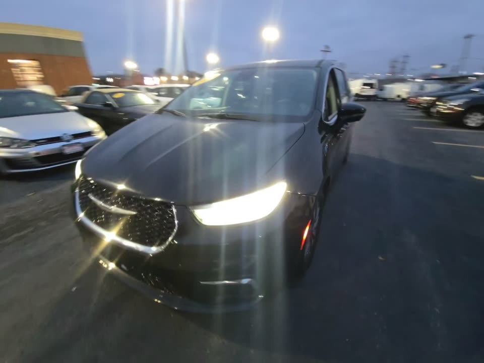 2022 Chrysler Pacifica Hybrid Touring L FWD