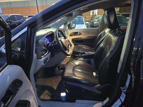 2022 Chrysler Pacifica Hybrid Touring L FWD