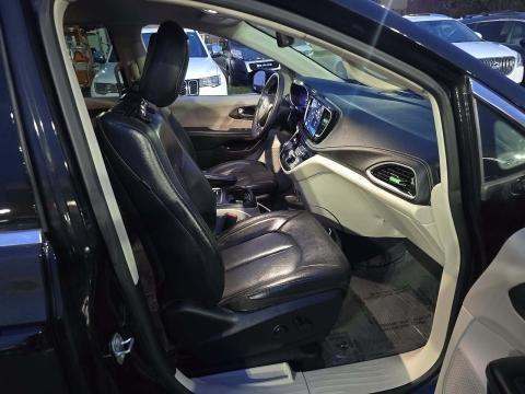 2022 Chrysler Pacifica Hybrid Touring L FWD