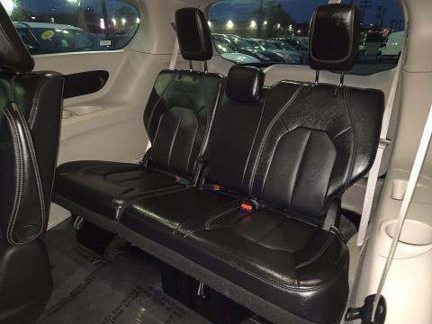 2022 Chrysler Pacifica Hybrid Touring L FWD