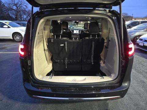 2022 Chrysler Pacifica Hybrid Touring L FWD