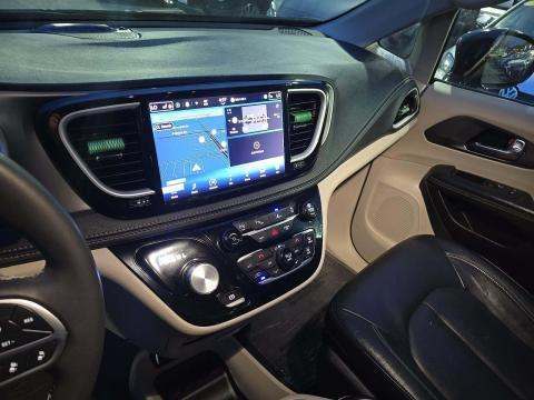 2022 Chrysler Pacifica Hybrid Touring L FWD