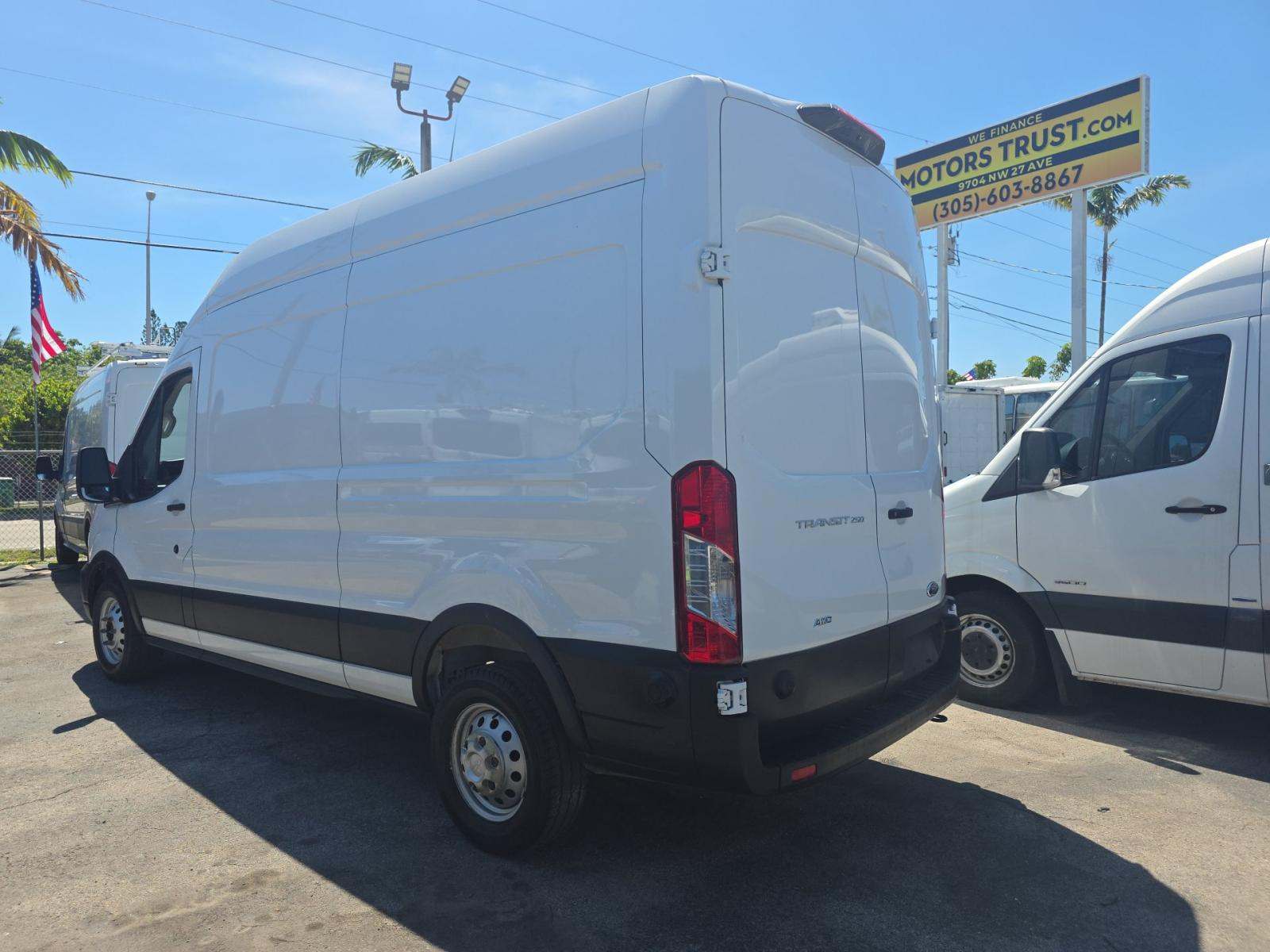FORD TRANSIT 250 - 2