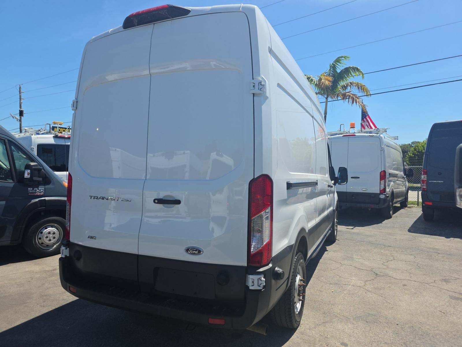 FORD TRANSIT 250 - 3