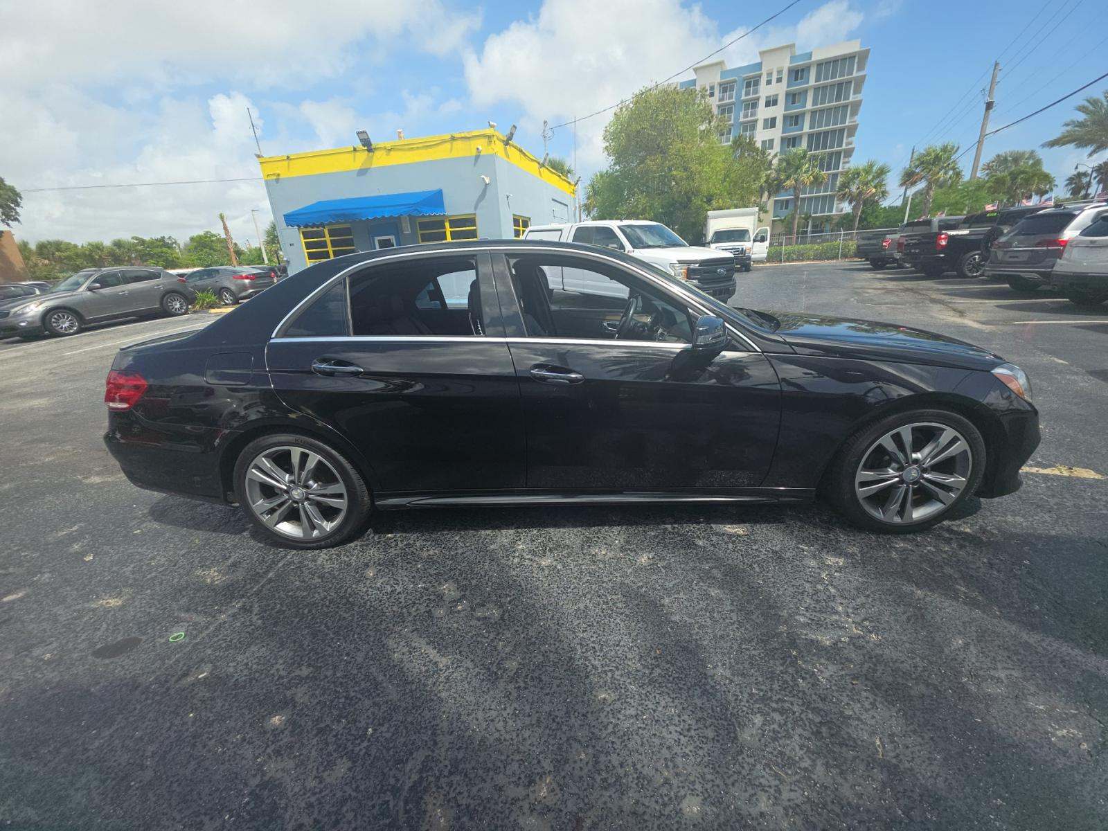 MERCEDES-BENZ E-CLASS - 4