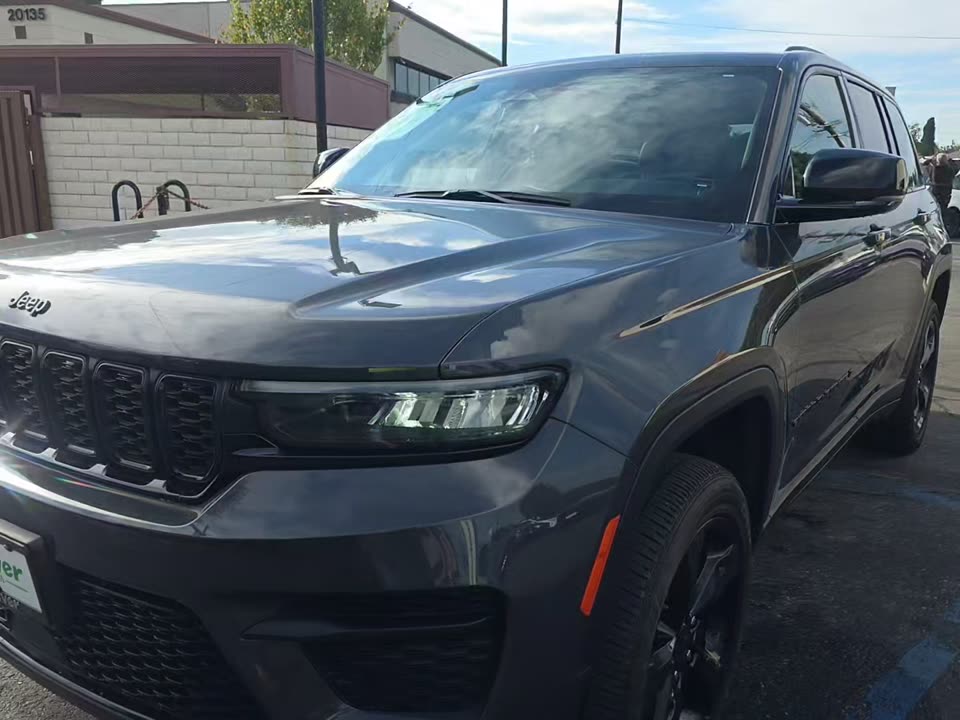 2023 Jeep Grand Cherokee Altitude AWD
