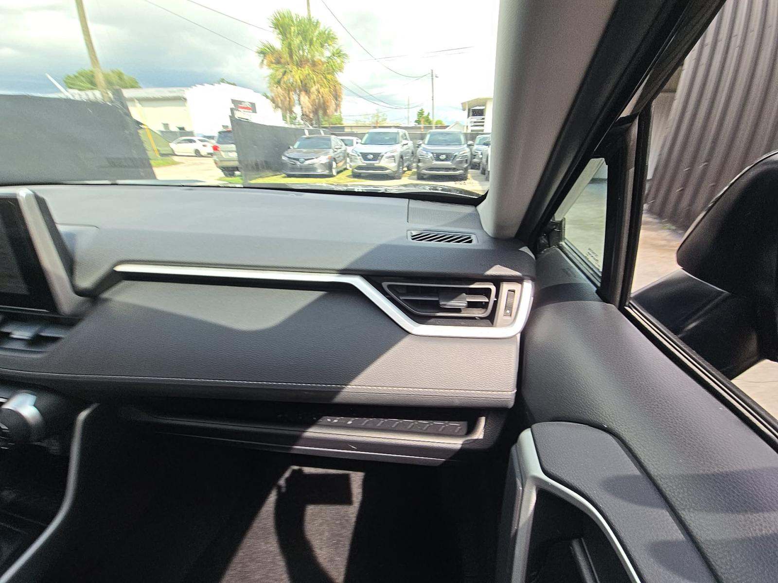 2025 Toyota RAV4 XLE AWD