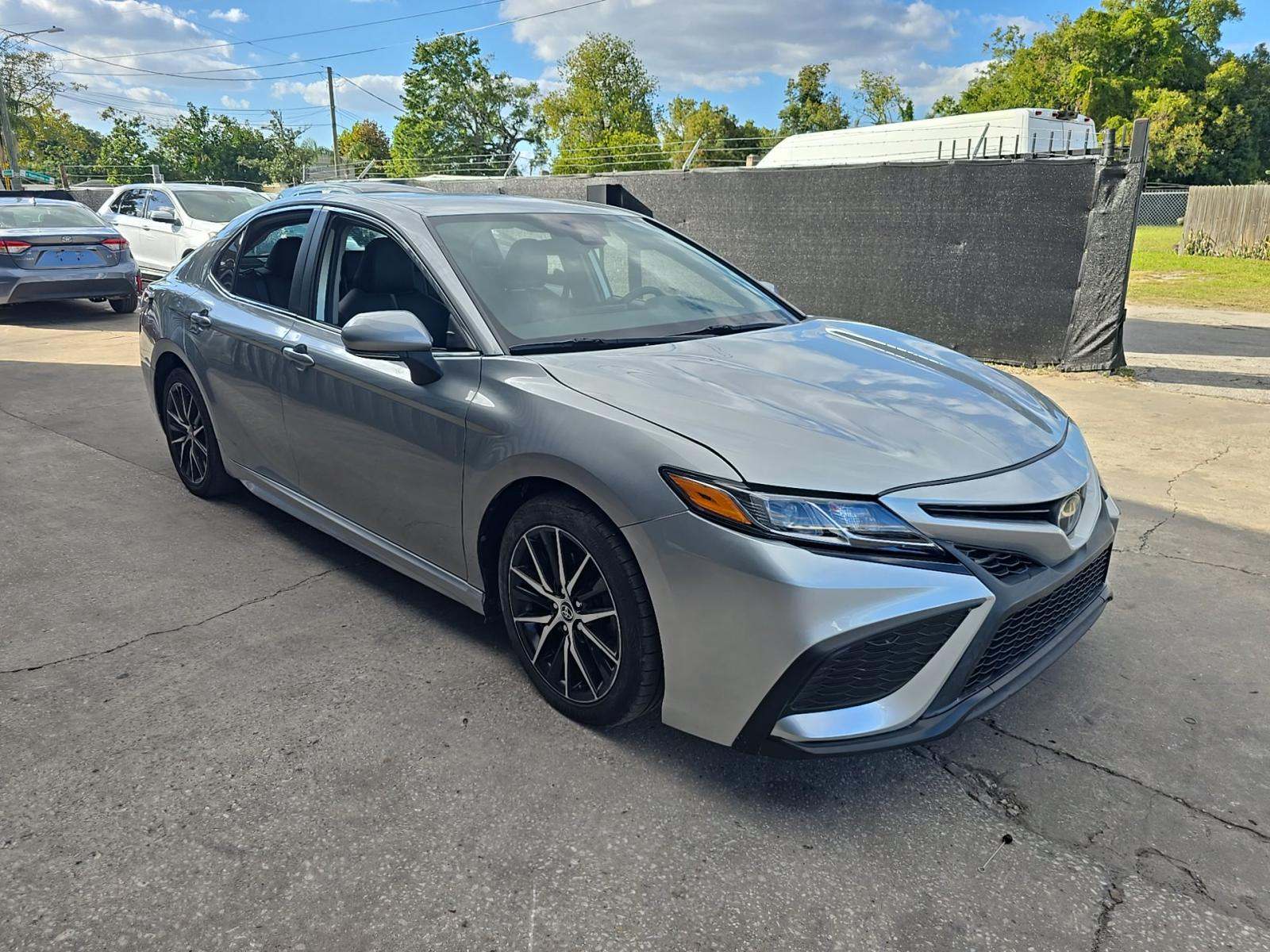 2022 Toyota Camry SE FWD