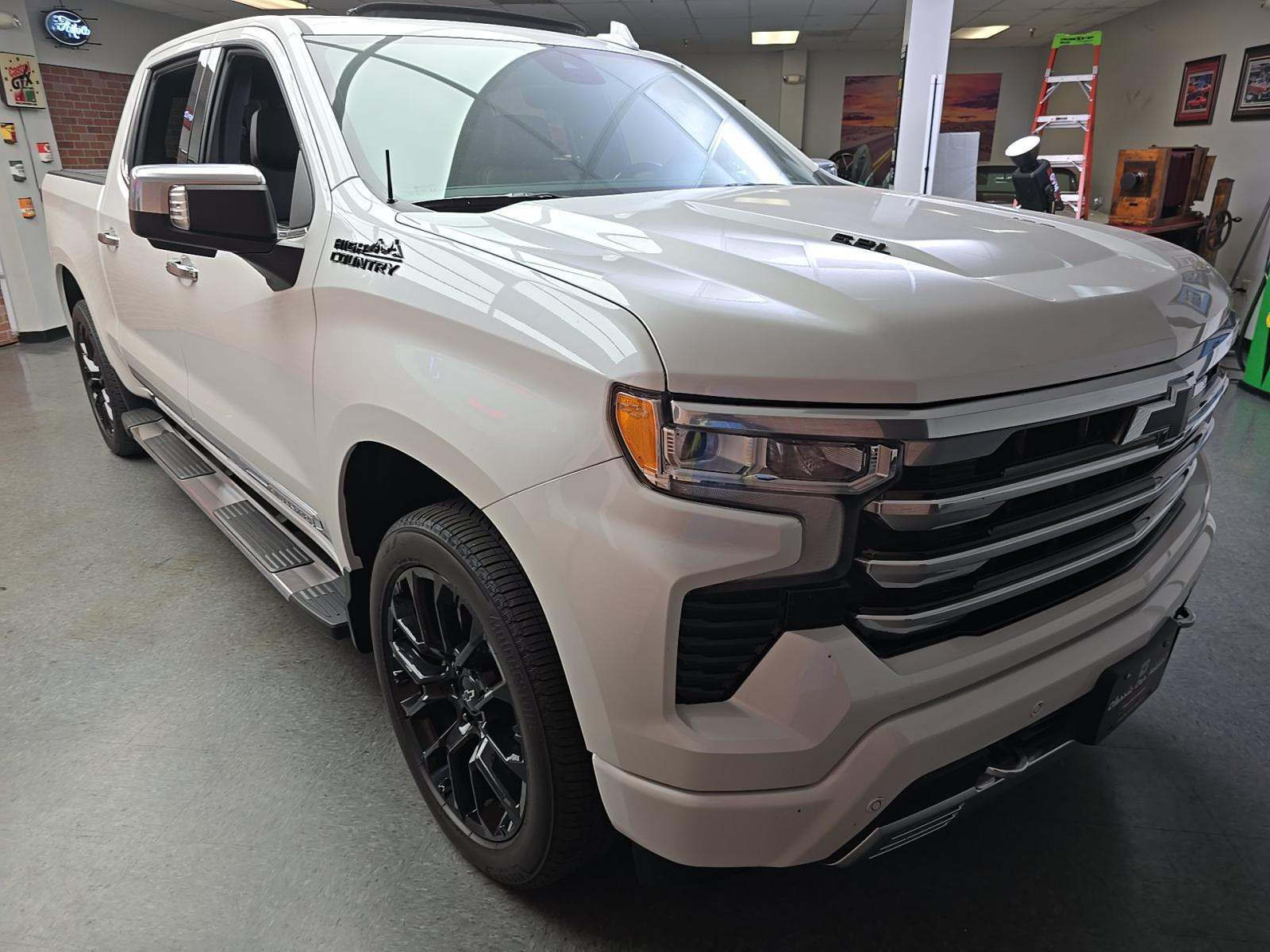 2023 Chevrolet Silverado 1500 High Country AWD
