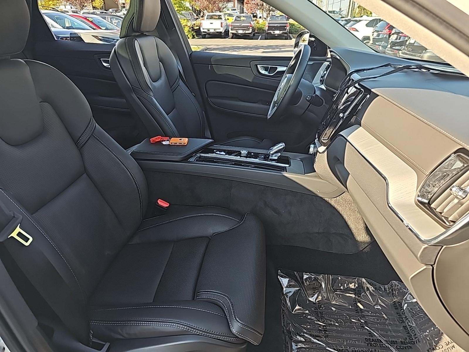 2025 Volvo XC60 Plug-In Hybrid T8 Ultra AWD