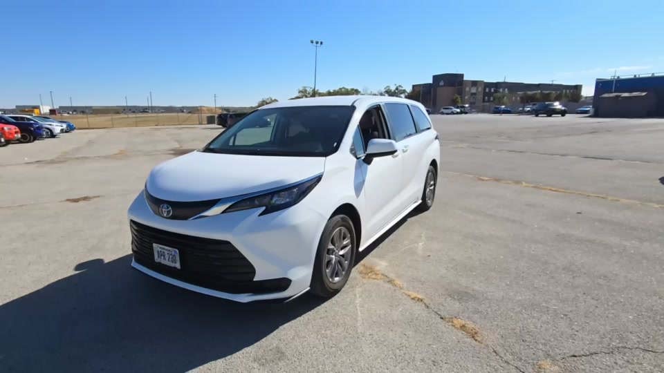 2024 Toyota Sienna LE 8-Passenger 120.5