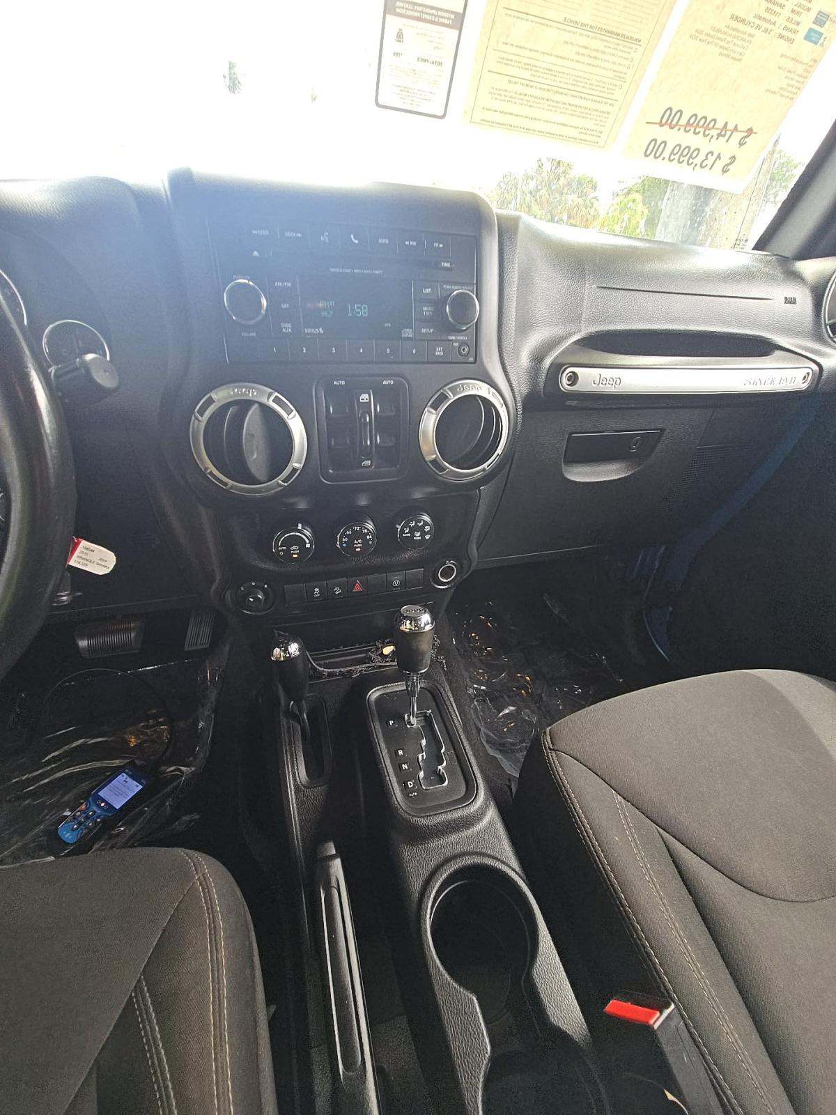 JEEP UNLIMITED SAHARA - 10