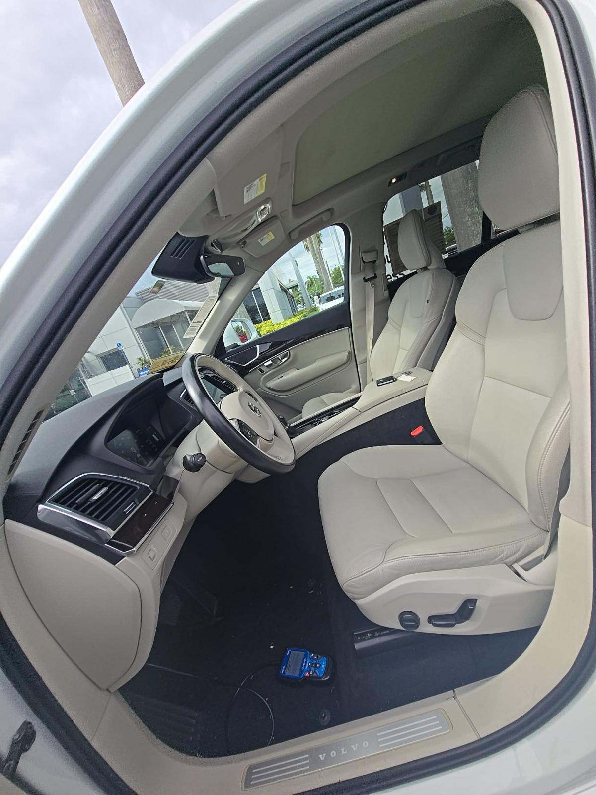 2019 Volvo XC90 T5 Momentum FWD
