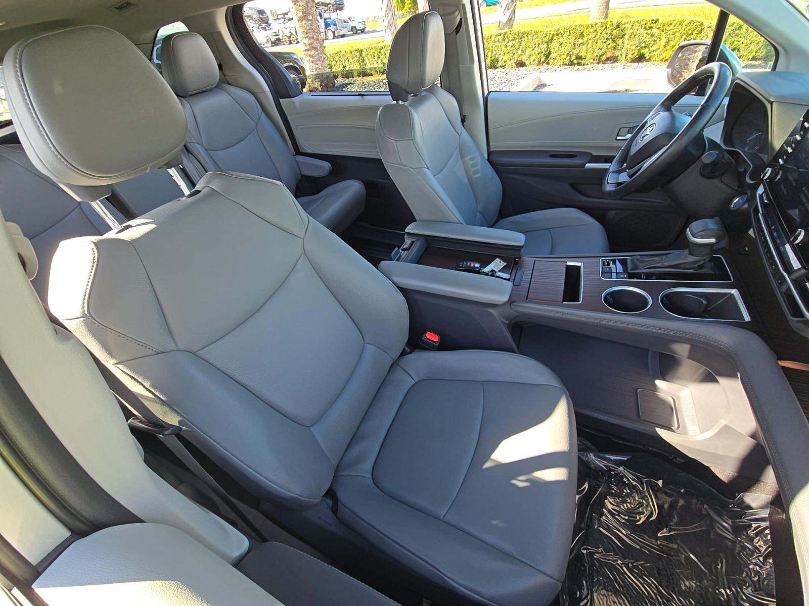 2024 Toyota Sienna XLE FWD