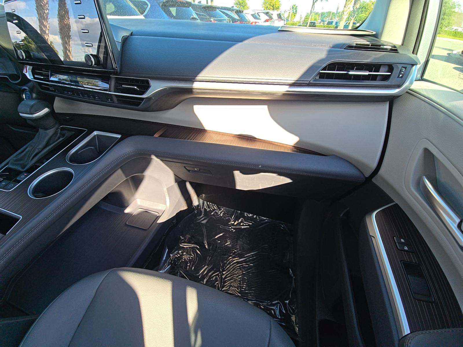 2024 Toyota Sienna XLE FWD