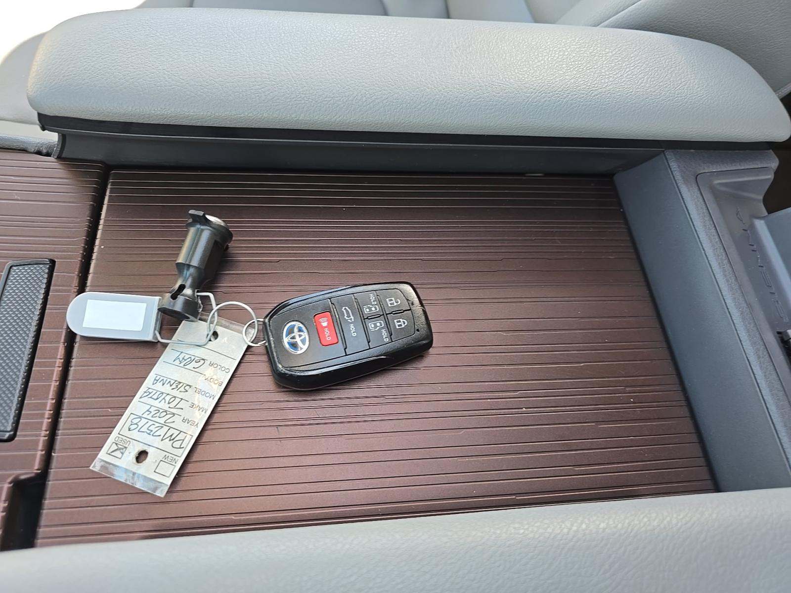 2024 Toyota Sienna XLE FWD