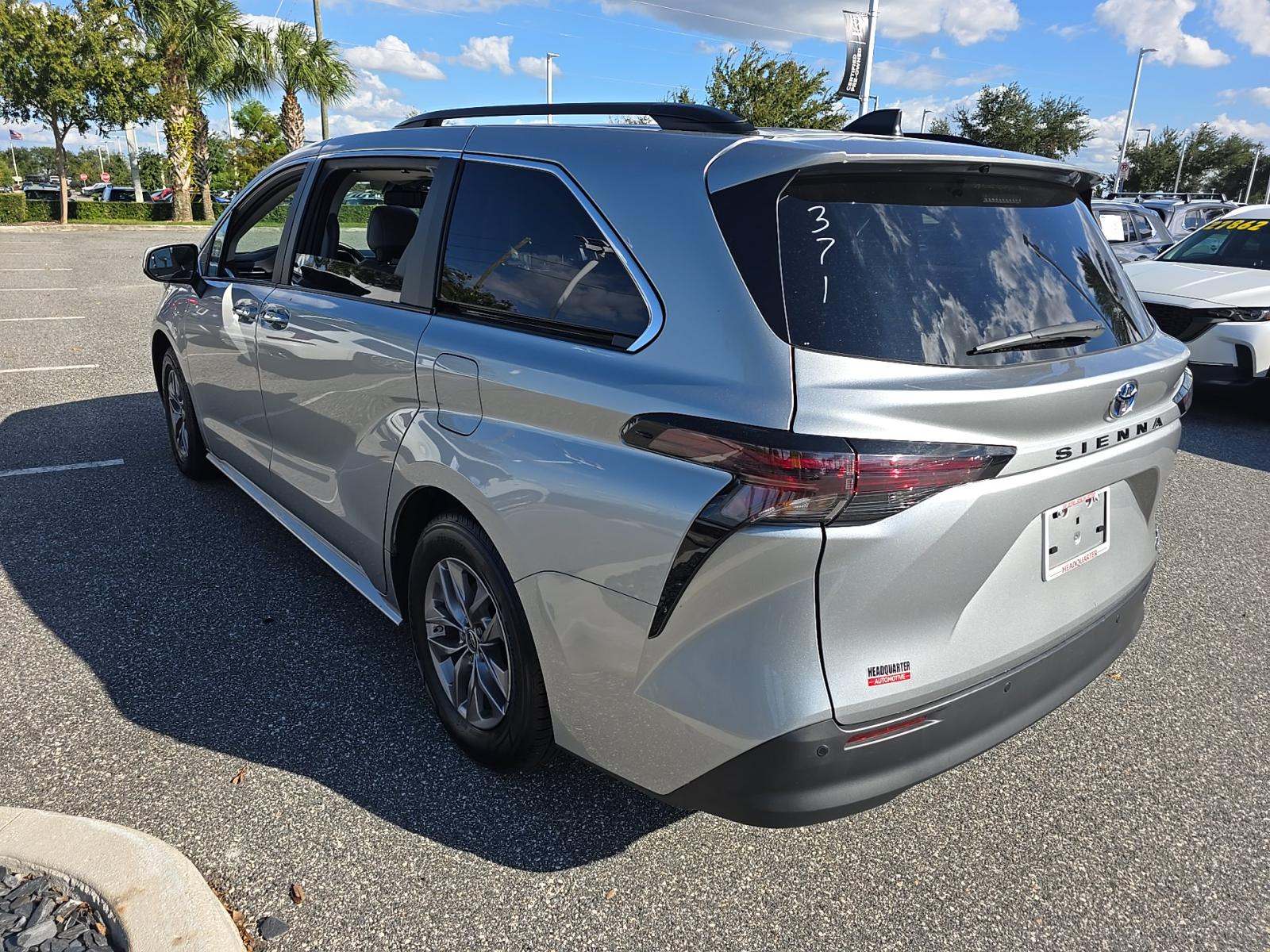 2024 Toyota Sienna XLE FWD