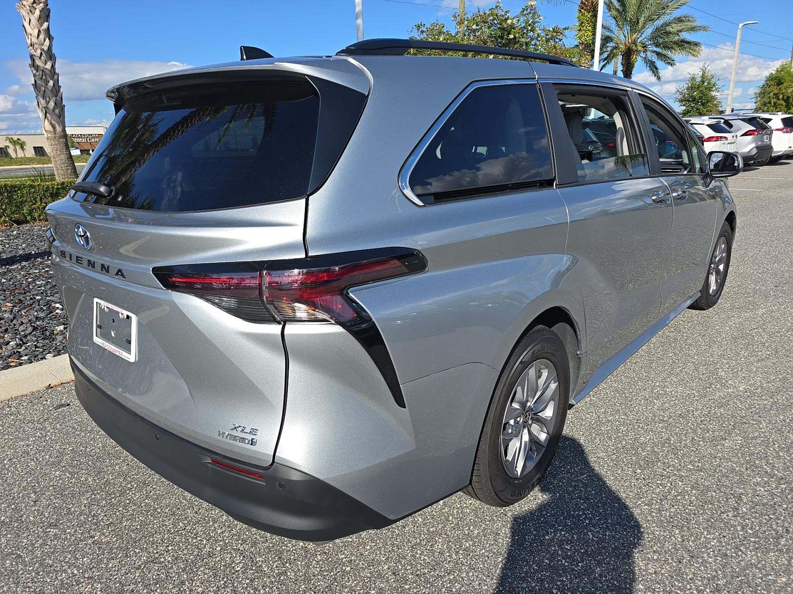 2024 Toyota Sienna XLE FWD