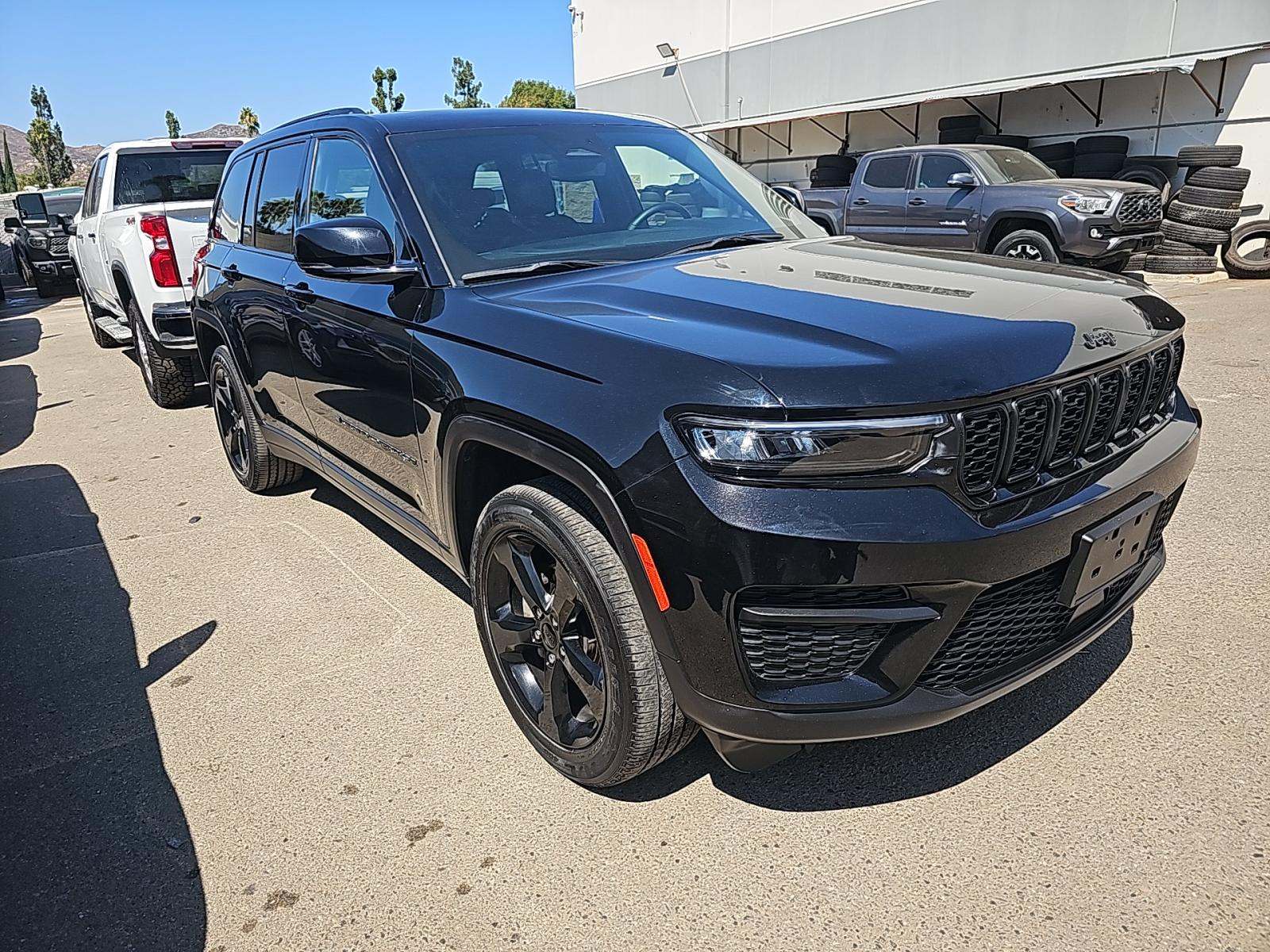 2023 Jeep Grand Cherokee Altitude AWD