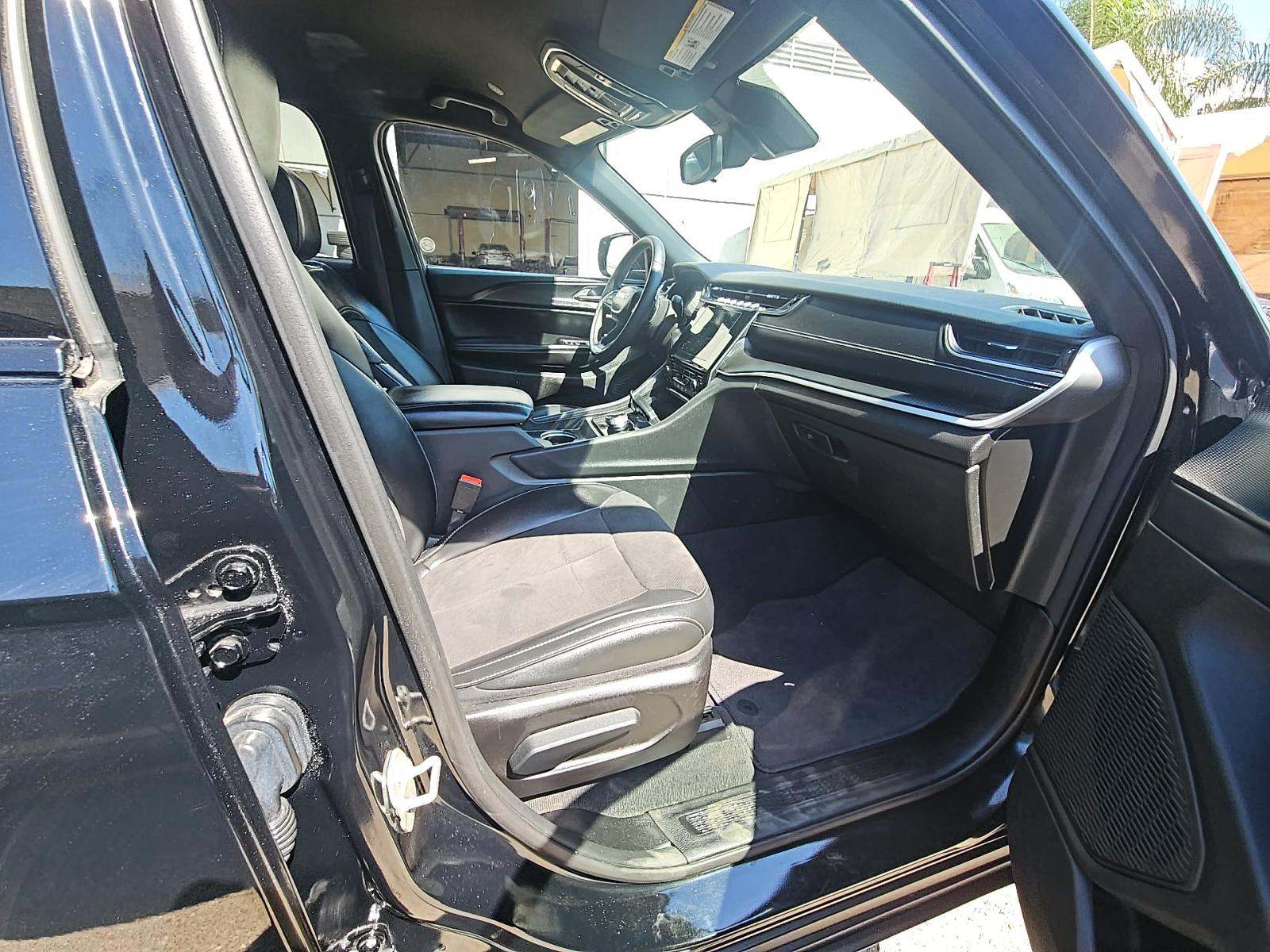 2023 Jeep Grand Cherokee Altitude AWD