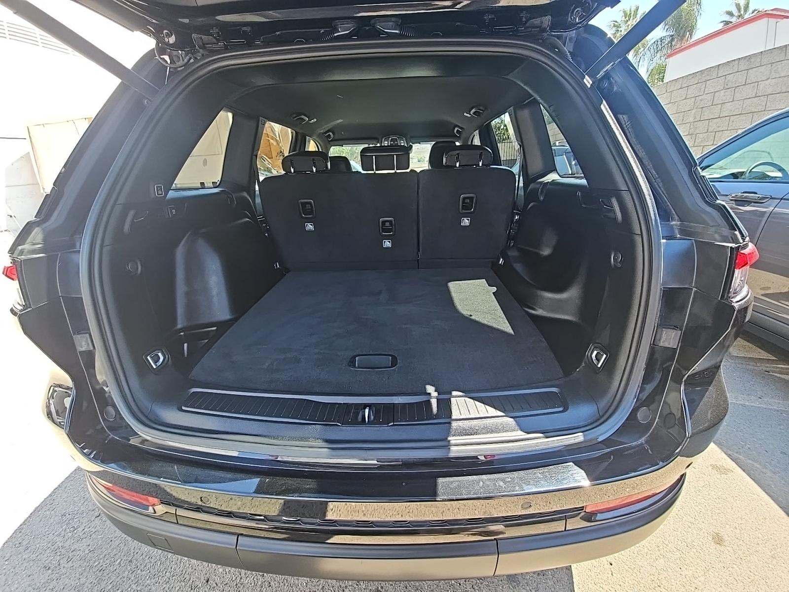 2023 Jeep Grand Cherokee Altitude AWD