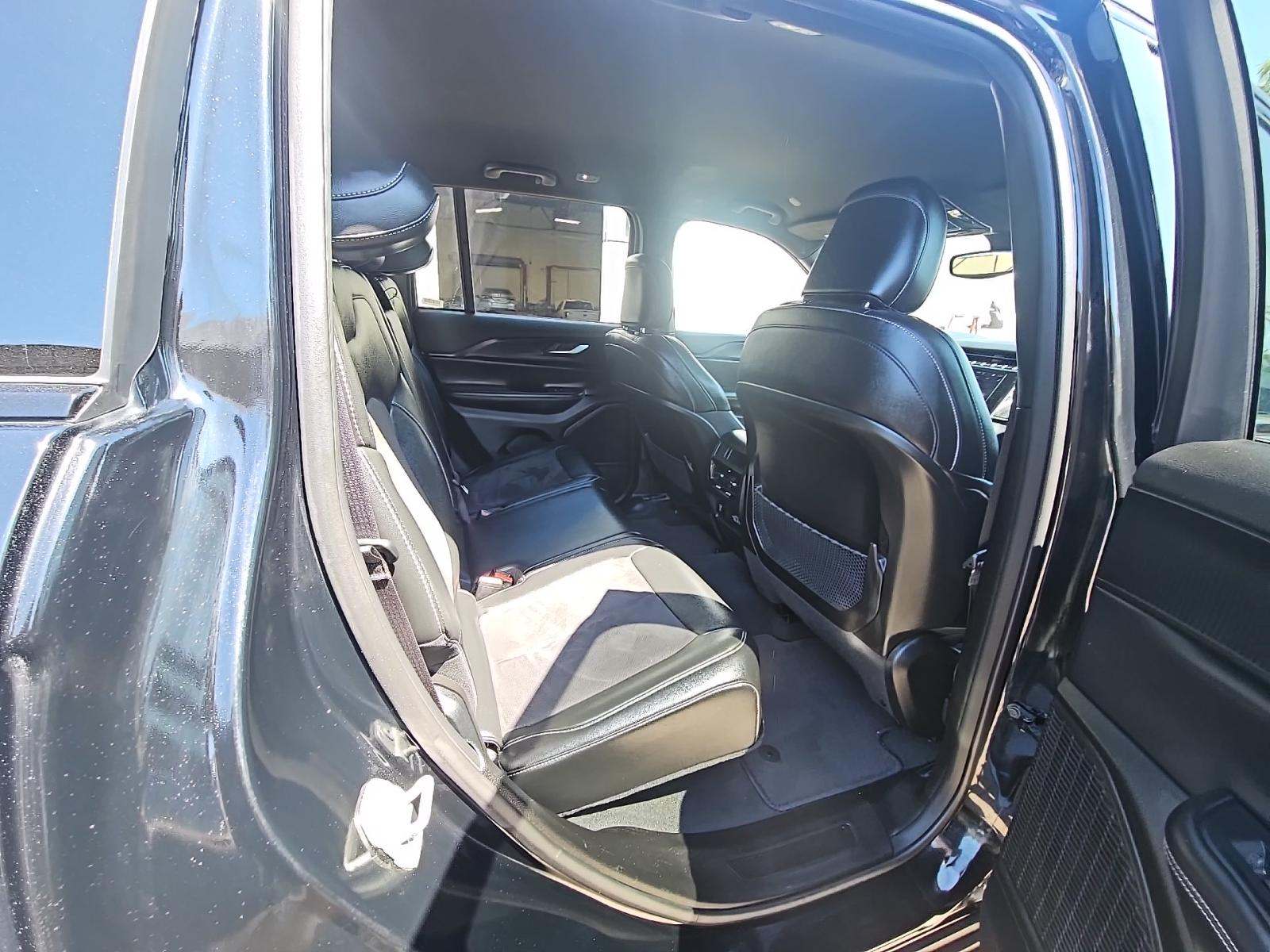 2023 Jeep Grand Cherokee Altitude AWD