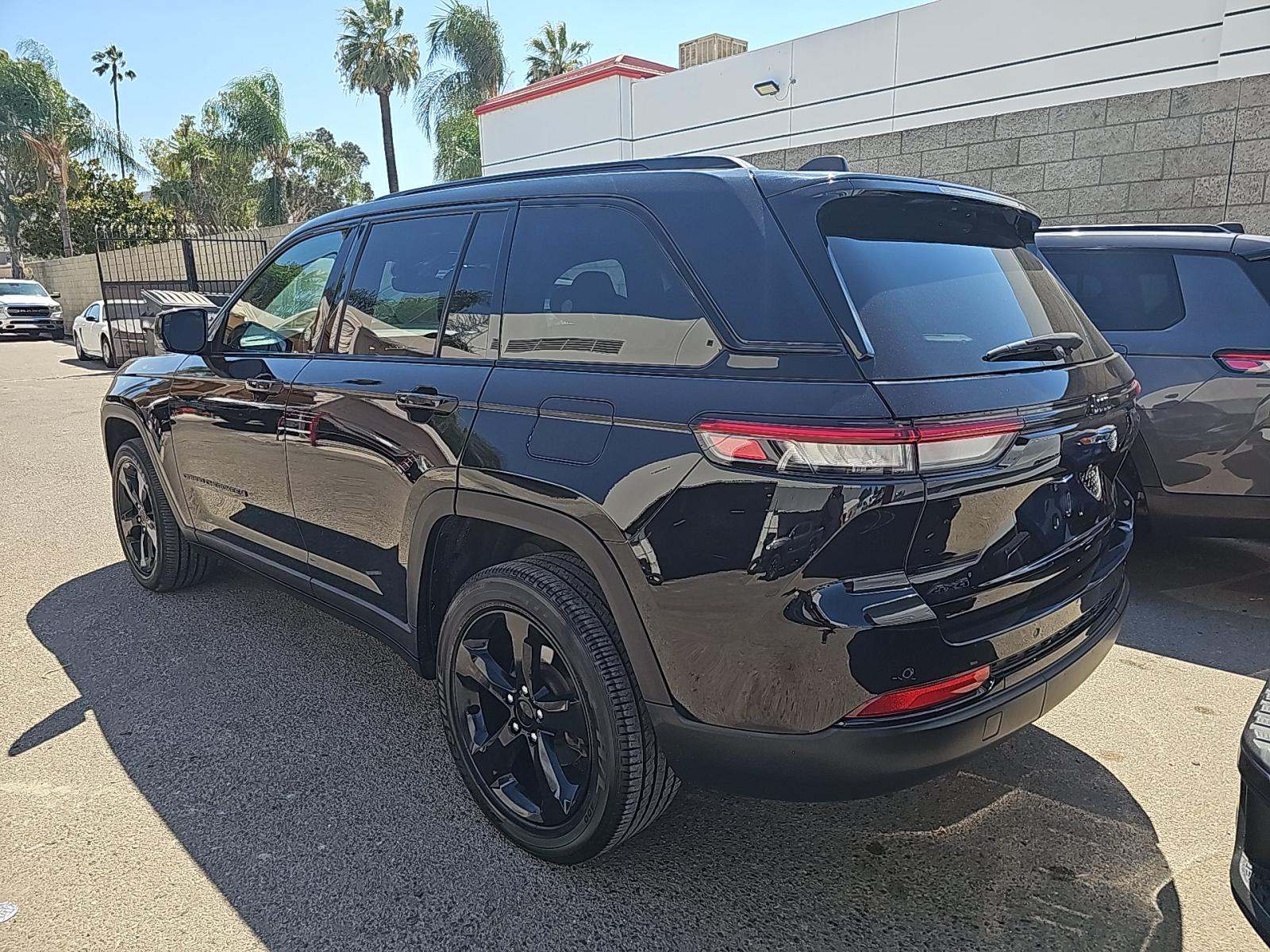 2023 Jeep Grand Cherokee Altitude AWD