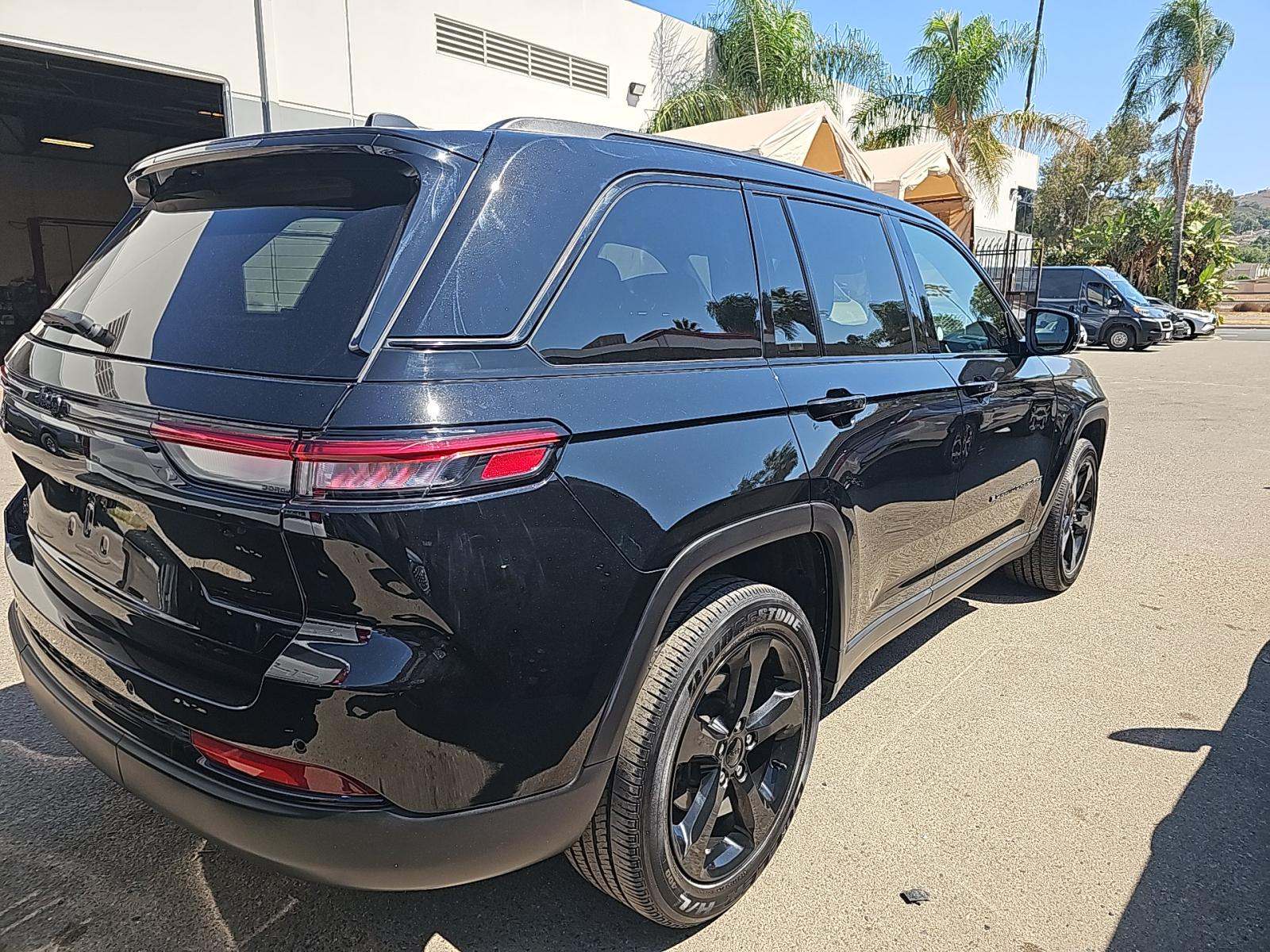 2023 Jeep Grand Cherokee Altitude AWD