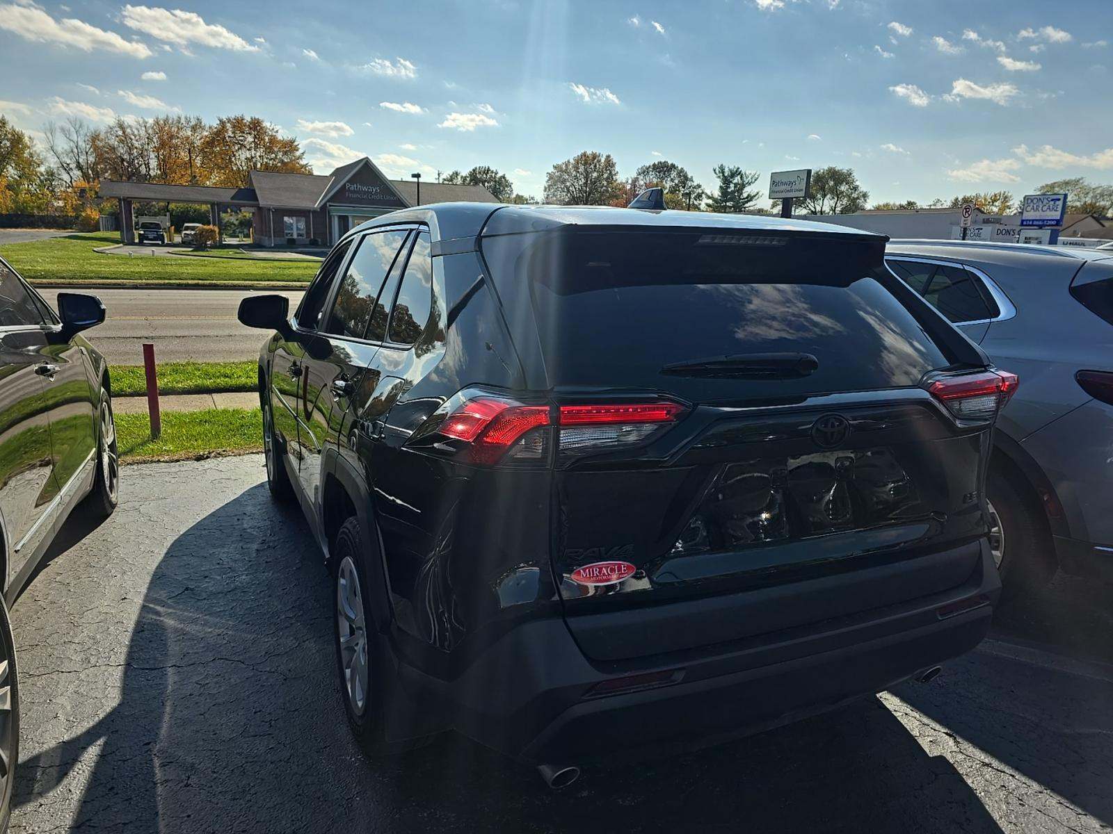 2023 Toyota RAV4 LE FWD