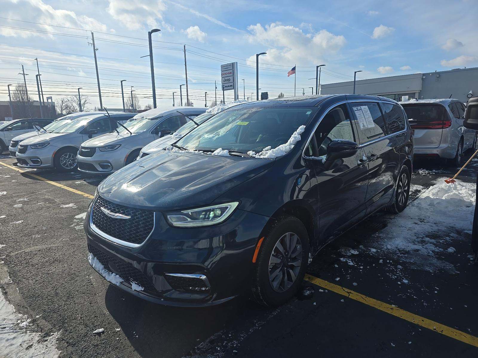 2023 Chrysler Pacifica Hybrid Touring L FWD