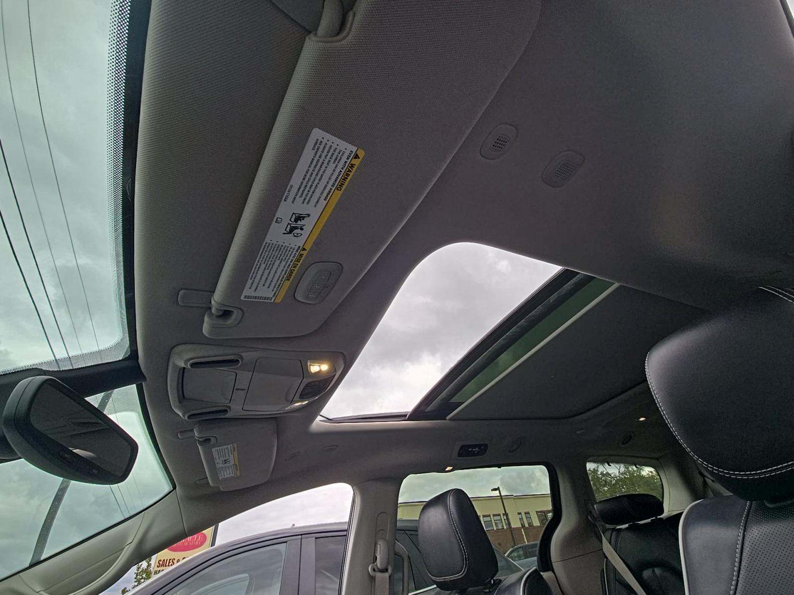 2023 Chrysler Pacifica Limited FWD