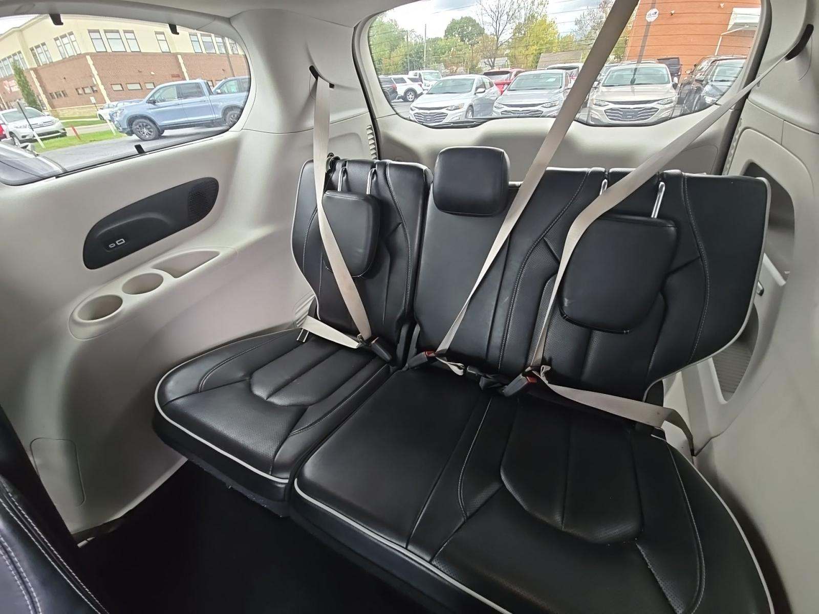 2023 Chrysler Pacifica Limited FWD