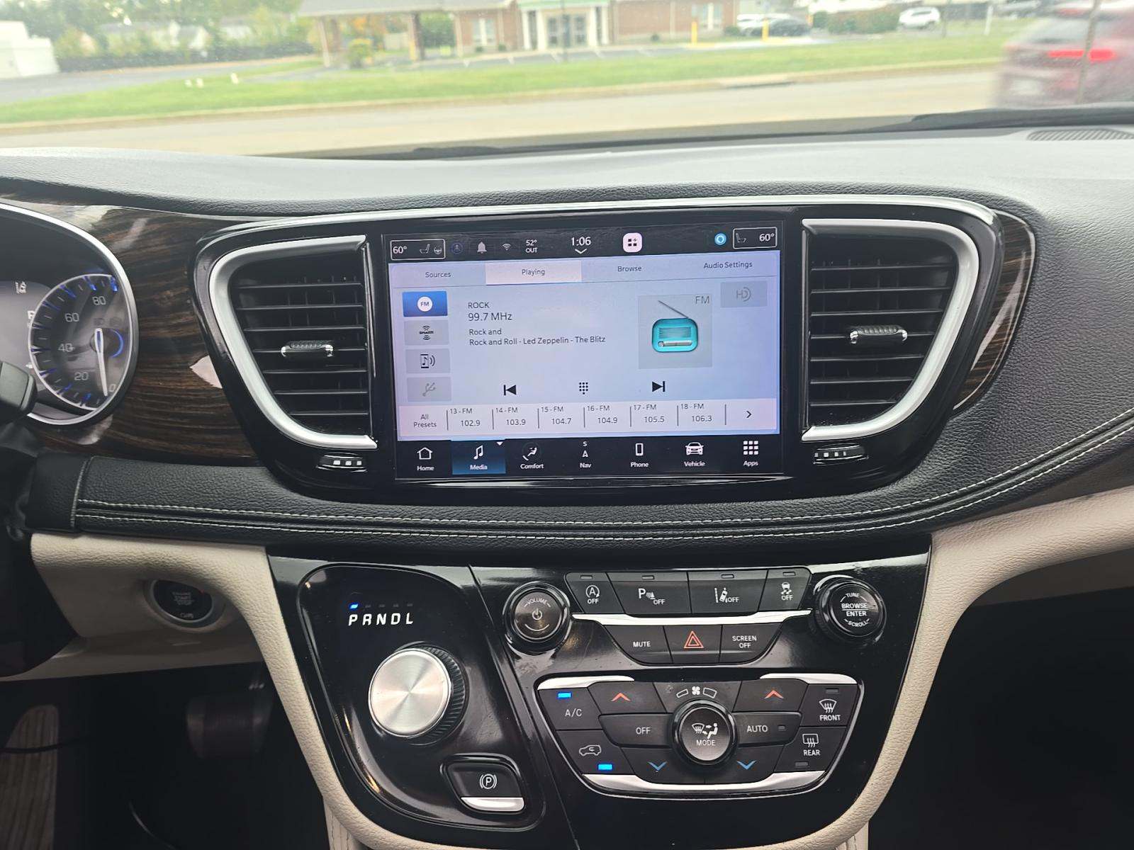 2023 Chrysler Pacifica Limited FWD