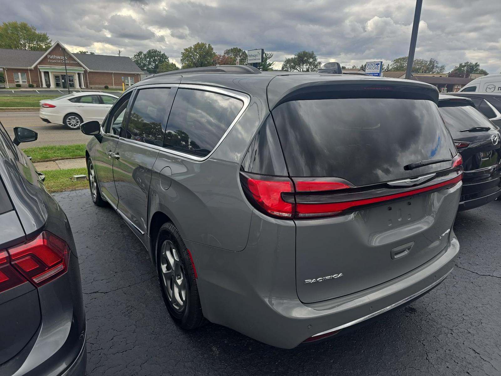 2023 Chrysler Pacifica Limited FWD