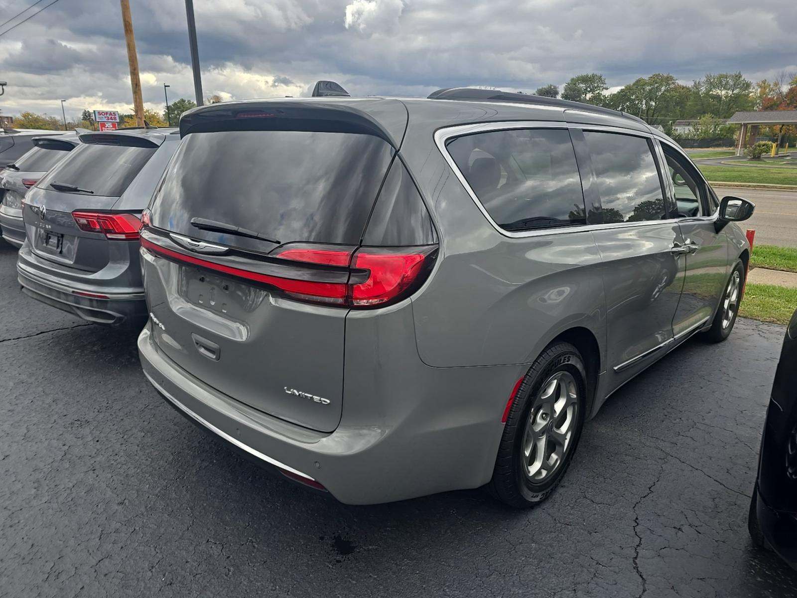 2023 Chrysler Pacifica Limited FWD