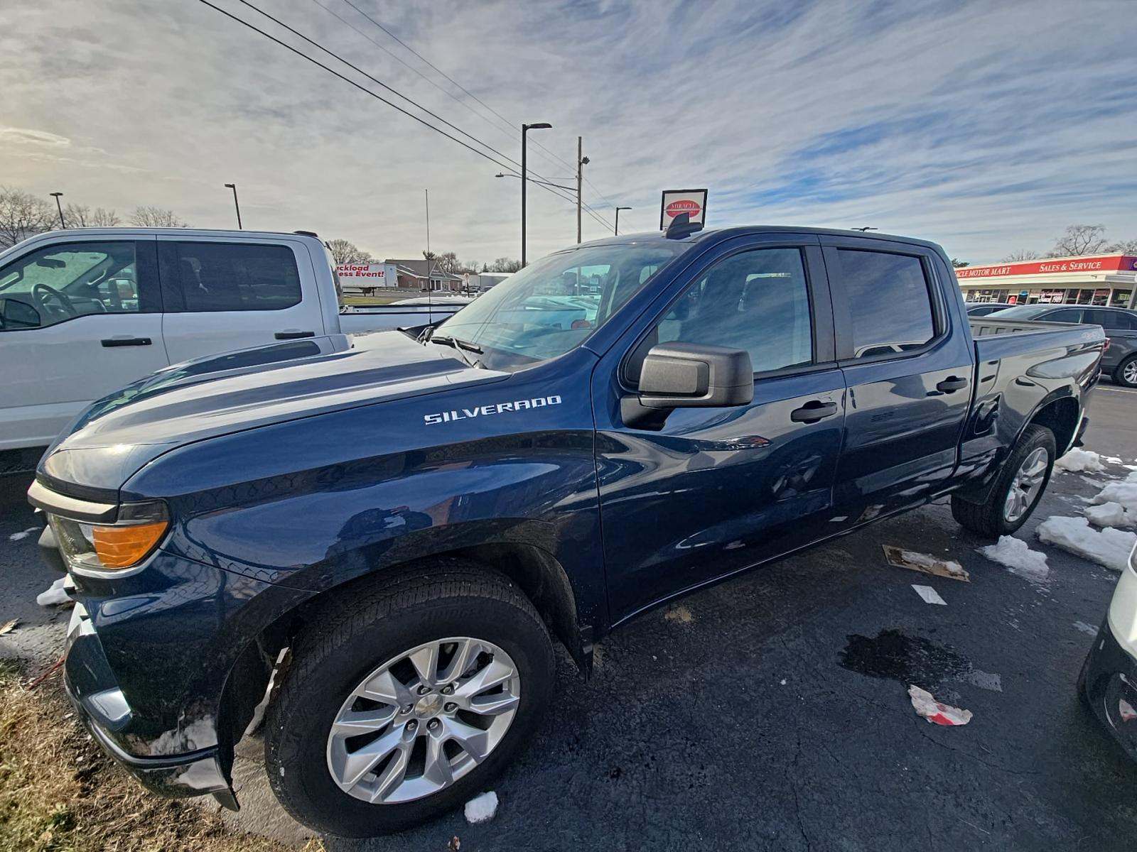 2022 Chevrolet Silverado 1500 Custom AWD