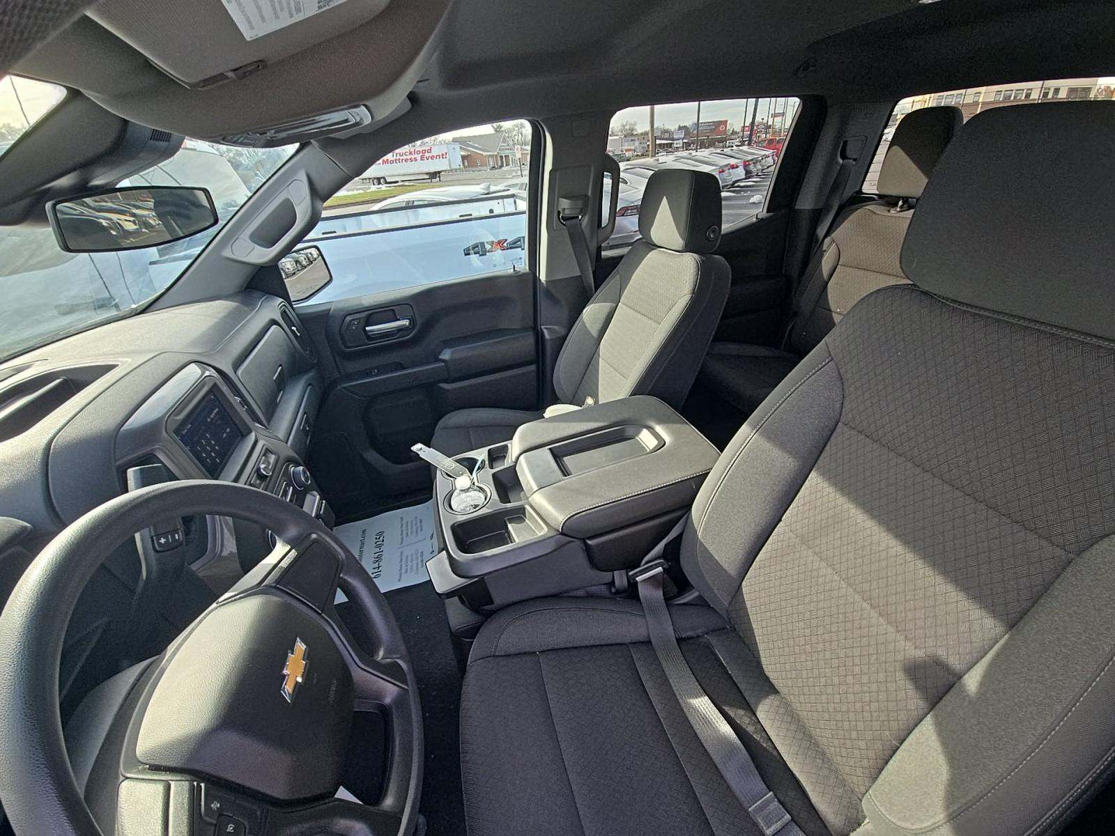 2022 Chevrolet Silverado 1500 Custom AWD