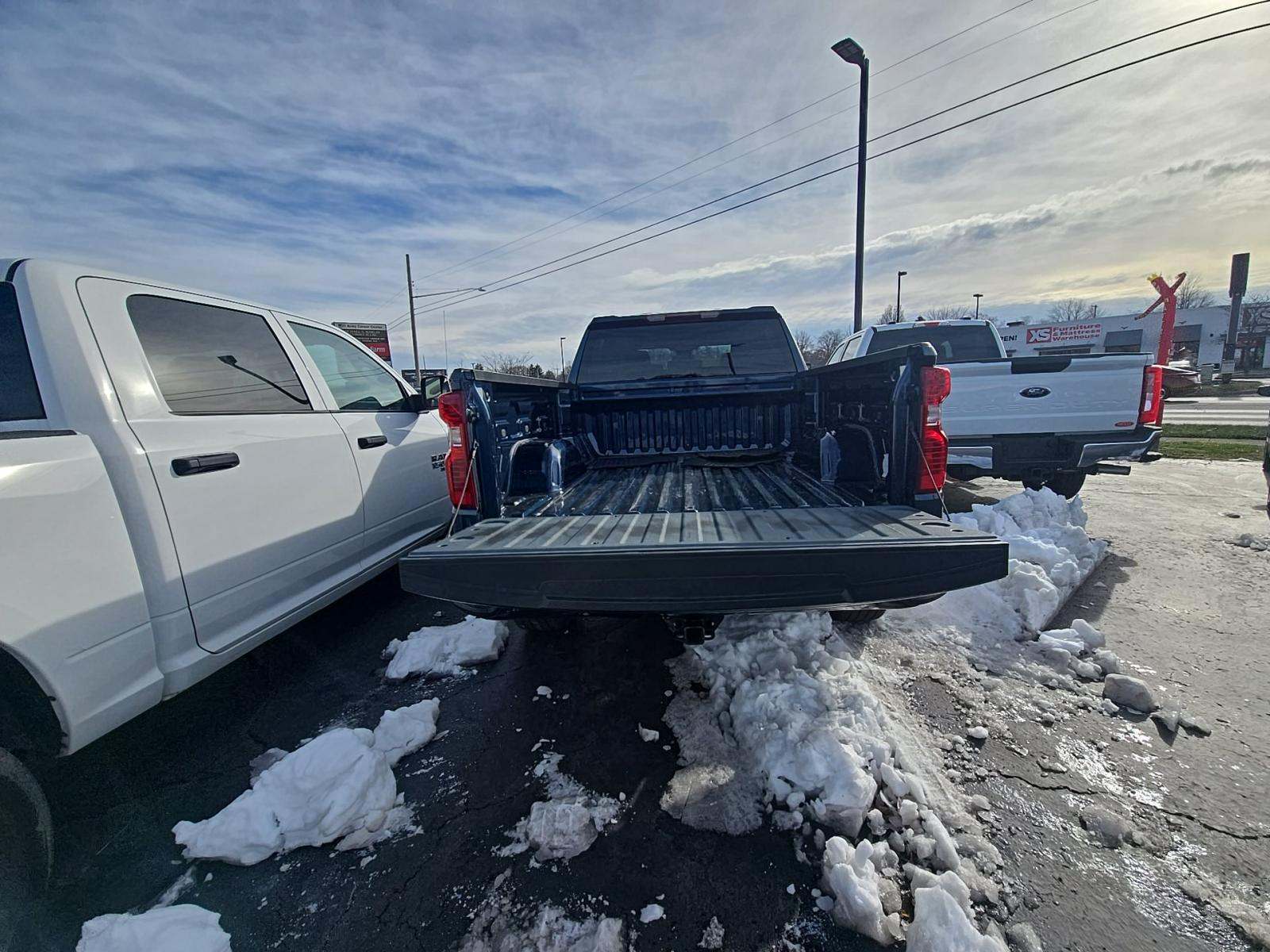 2022 Chevrolet Silverado 1500 Custom AWD