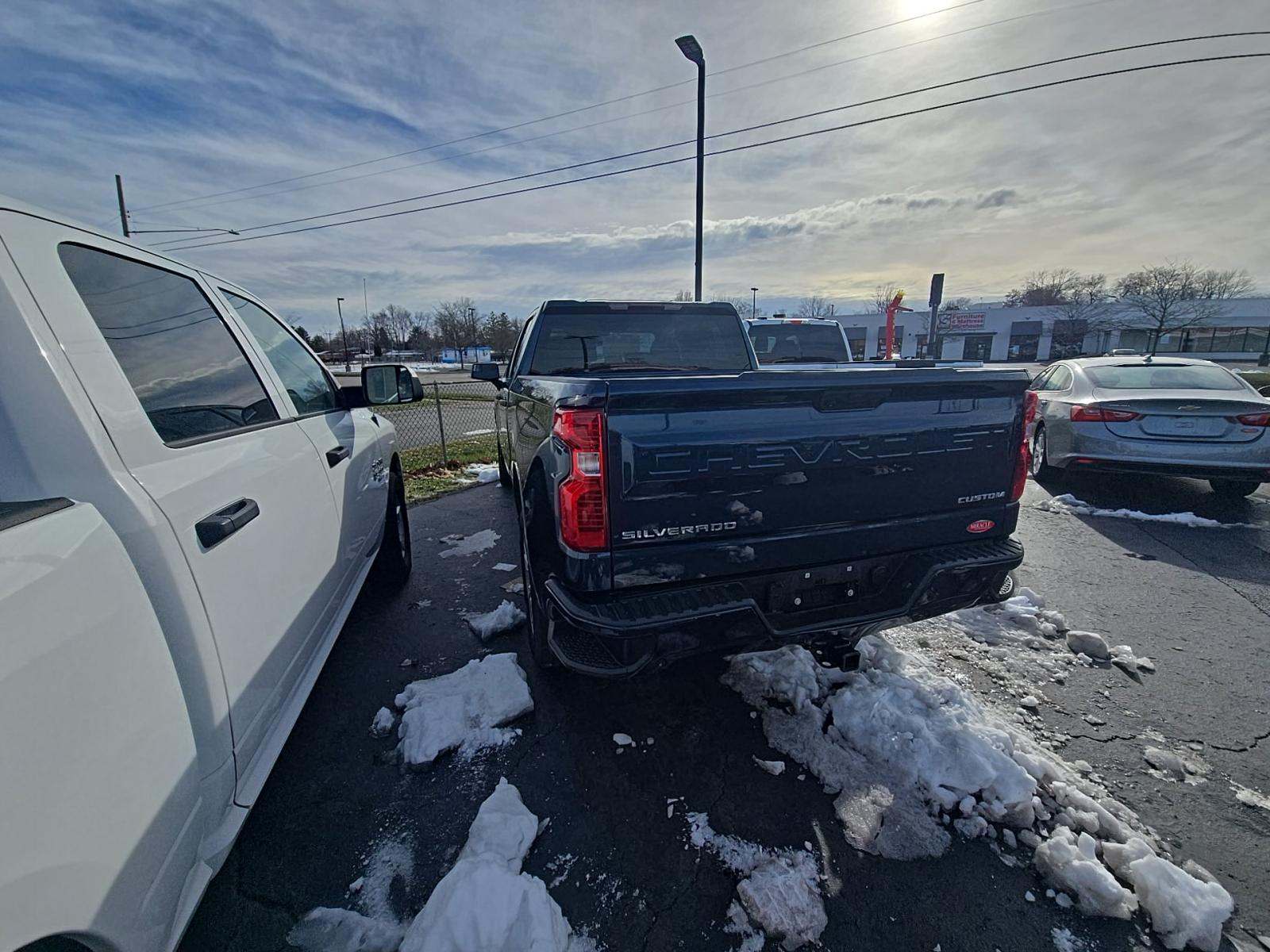 2022 Chevrolet Silverado 1500 Custom AWD