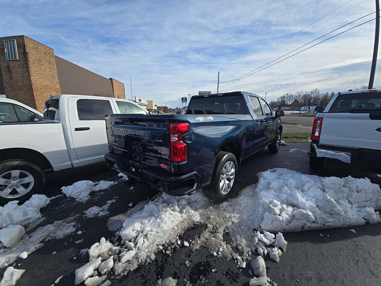 2022 Chevrolet Silverado 1500 Custom AWD