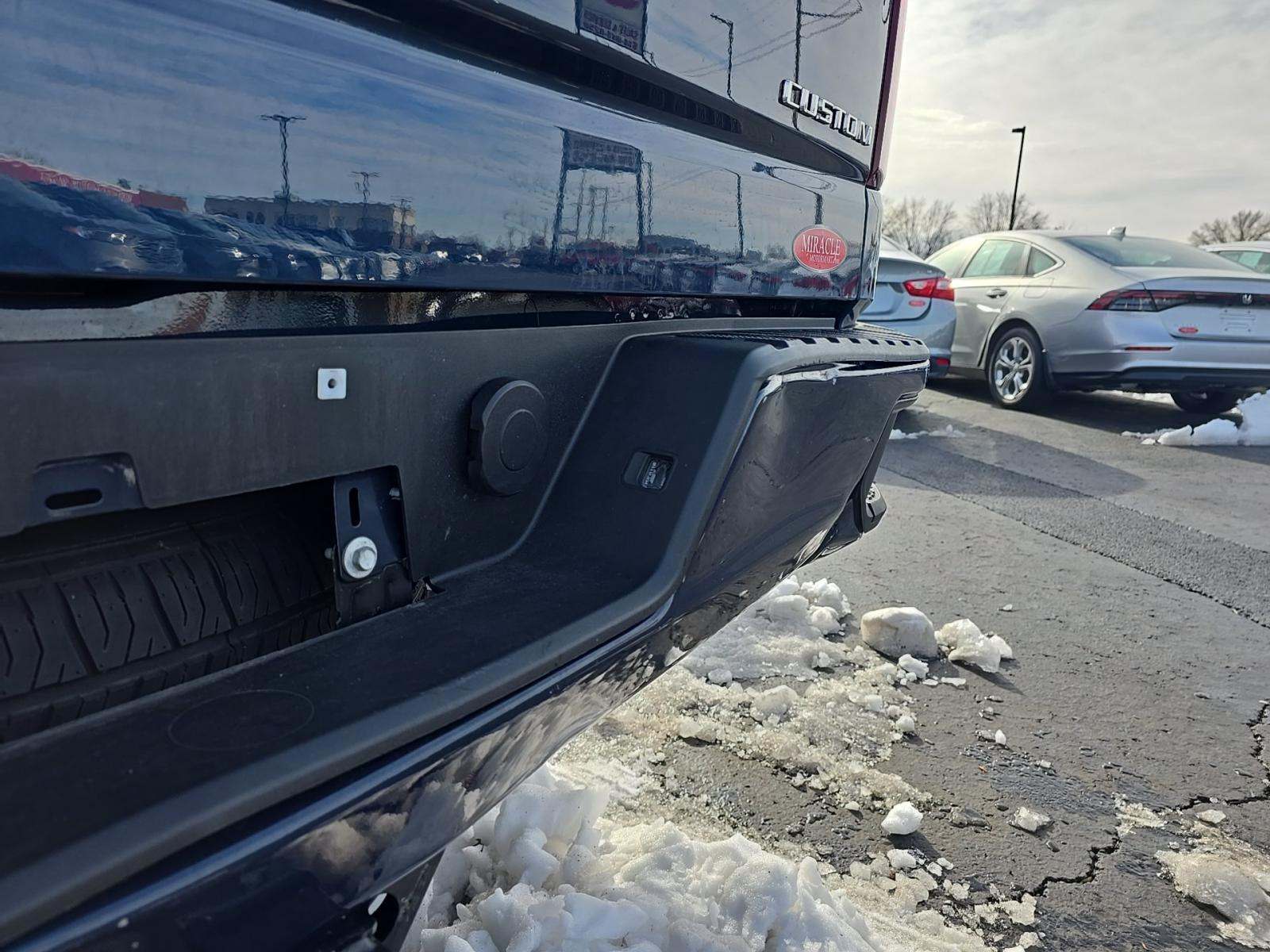 2022 Chevrolet Silverado 1500 Custom AWD