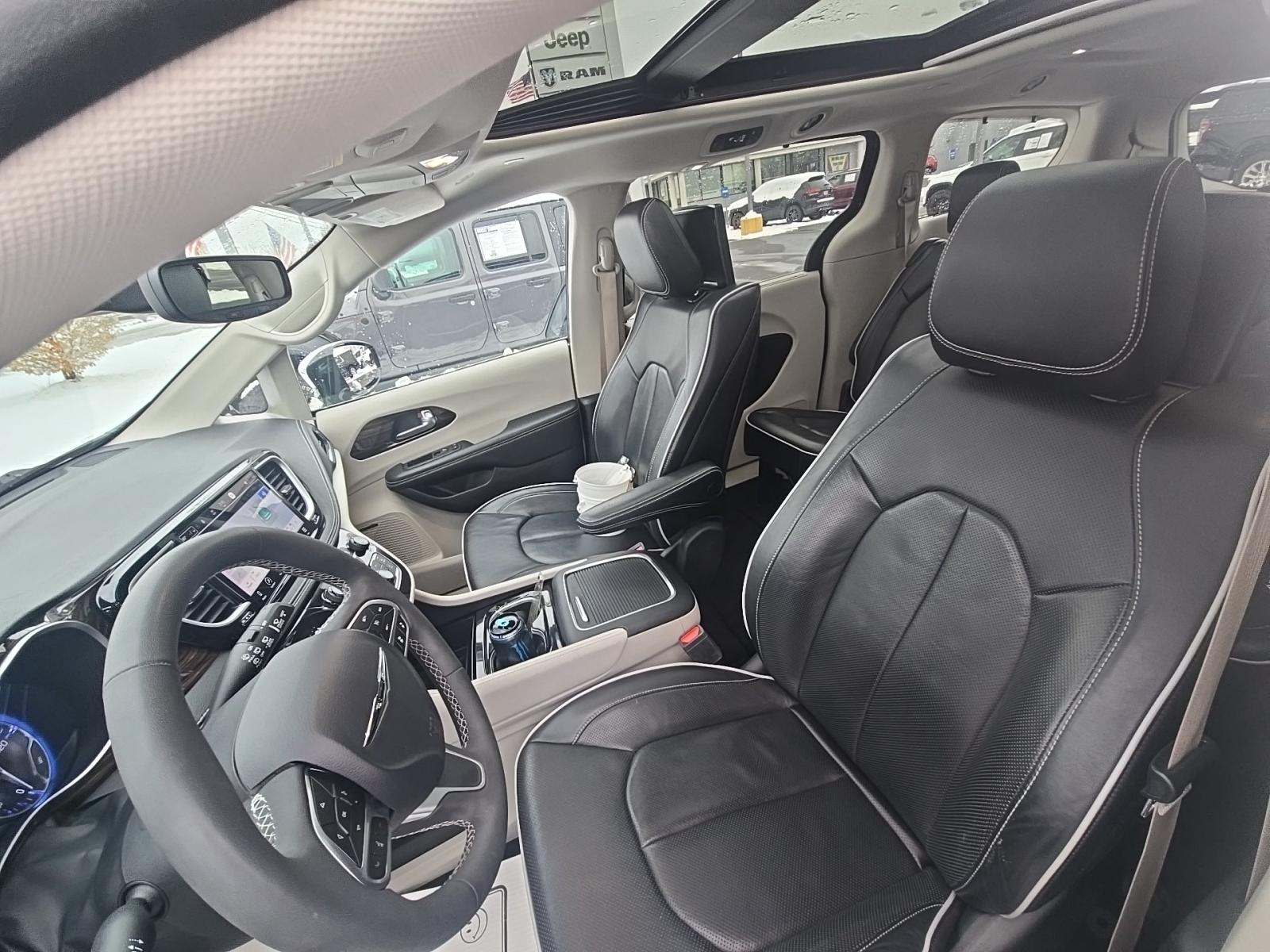 2023 Chrysler Pacifica Limited AWD