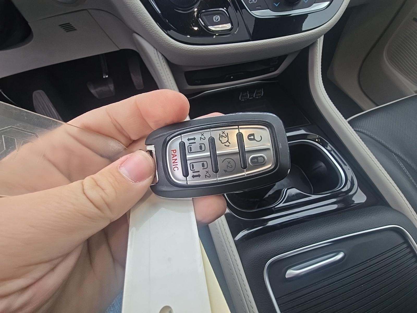 2023 Chrysler Pacifica Limited AWD