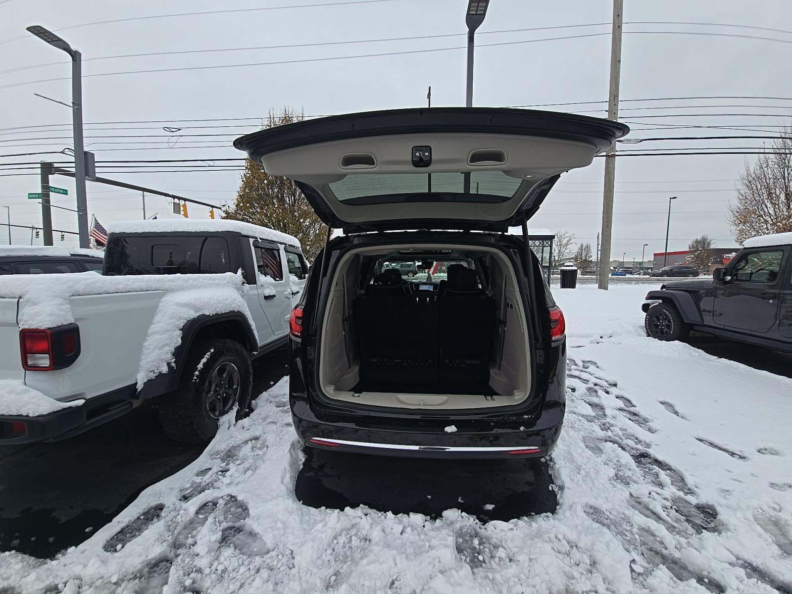 2023 Chrysler Pacifica Limited AWD